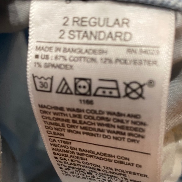 Old Navy light blue denim boyfriend roll cuffed shorts - Picture 6 of 6